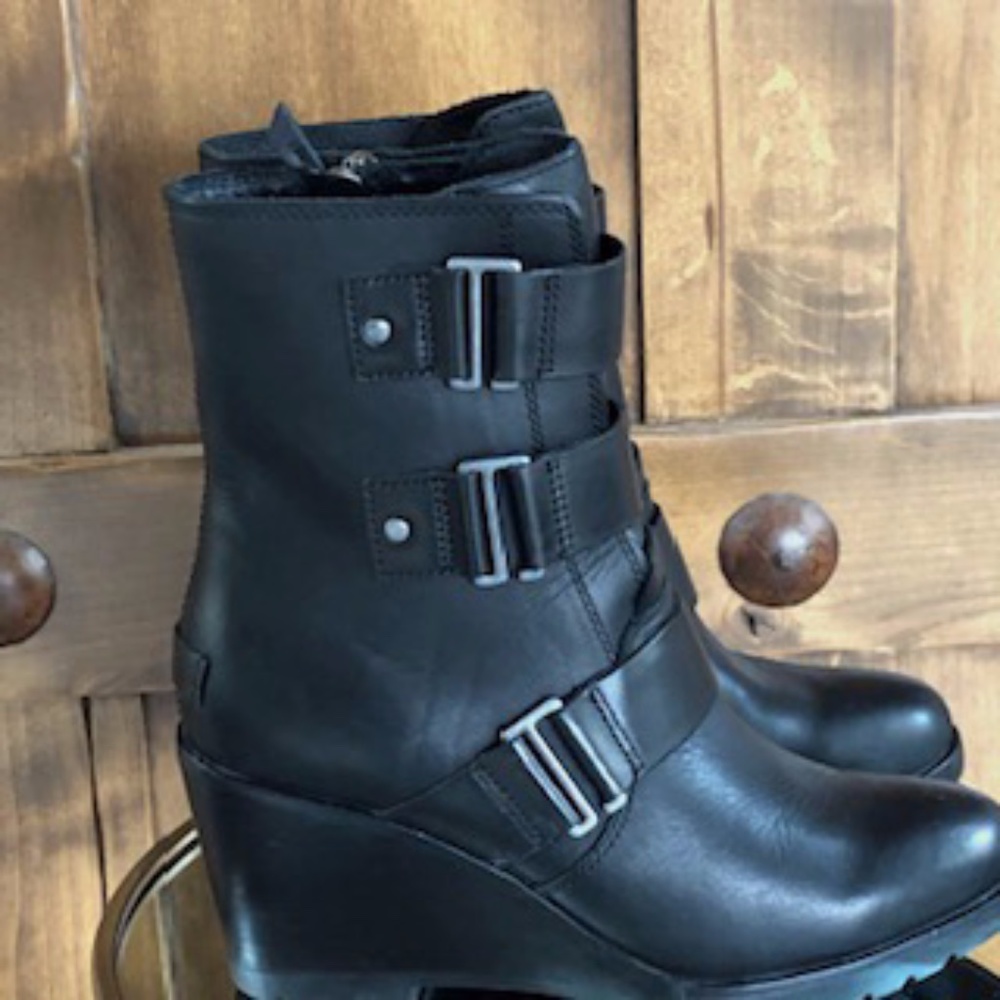 Sorel After Hours Bootie Black  Size 8